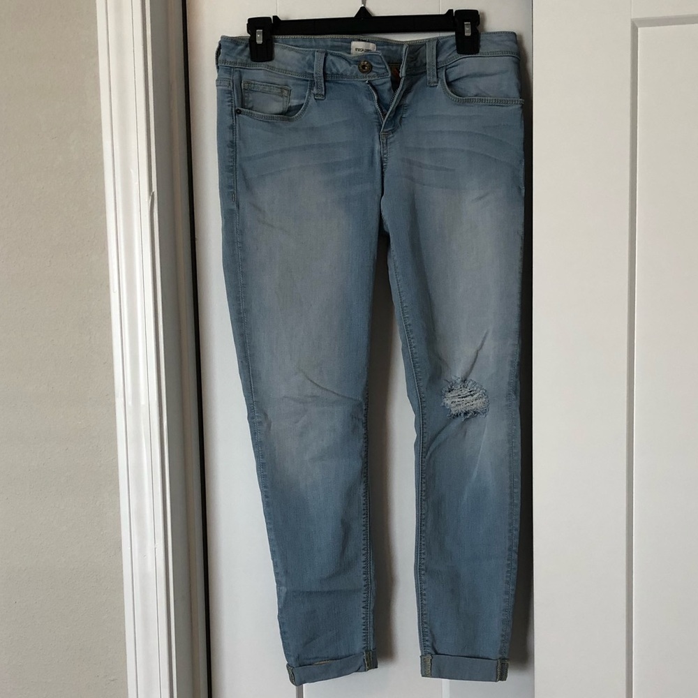 Sneak Peek jeans